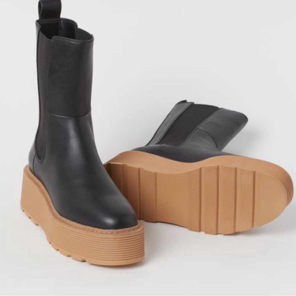 H&M Black and Tan Platform Chelsea Boots with Elastic Panels sz US 6, EUR 37